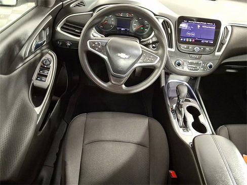 Used 2022 Chevrolet Malibu LT image 2
