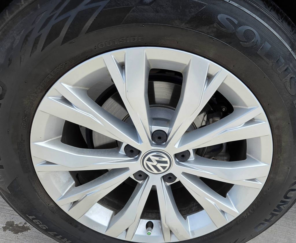 Used 2018 Volkswagen Tiguan SE FWD image 10