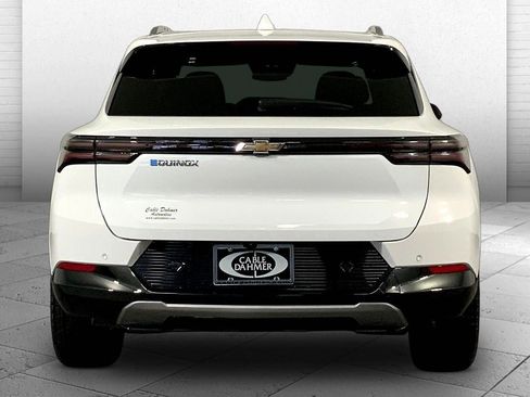 Used 2025 Chevrolet Equinox EV LT image 3