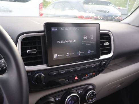 Used 2024 Hyundai Venue SEL FWD image 17