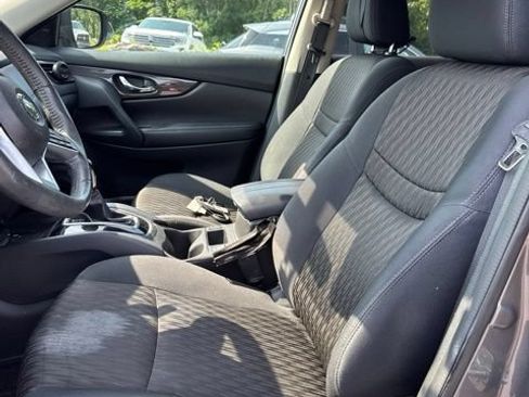 Used 2017 Nissan Rogue SV AWD/4WD image 9
