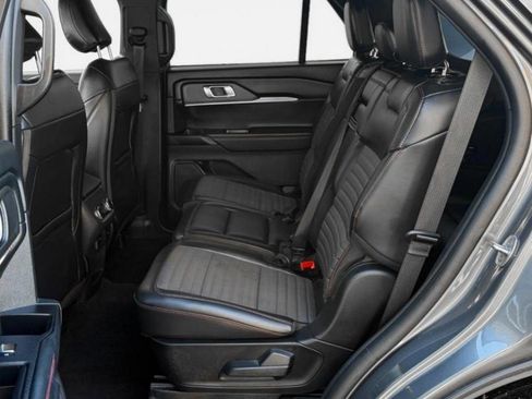 Used 2025 Ford Explorer ST-Line w/ ST-Line Street Pack image 13