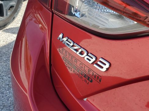 Used 2018 MAZDA MAZDA3 Touring FWD image 10