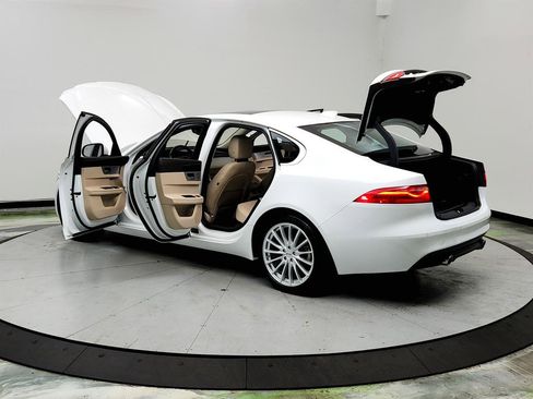 Used 2020 Jaguar XF Prestige image 12