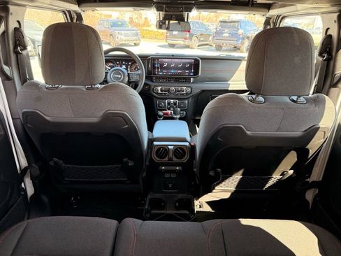 Used 2025 Jeep Wrangler Rubicon image 39