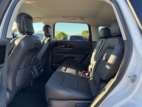 New 2026 Lincoln Nautilus Premier AWD/4WD image 9