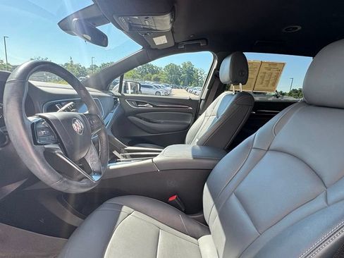 Used 2024 Buick Enclave Essence AWD/4WD image 20