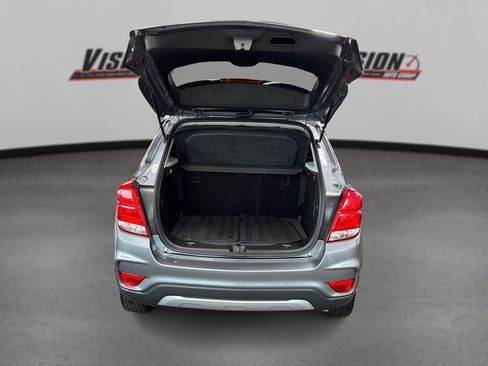 Used 2020 Chevrolet Trax LT w/ LT Convenience Package image 11