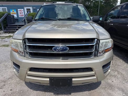 Used 2017 Ford Expedition XLT w/ Equipment Group 202A RWD image 2