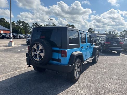 Used 2017 Jeep Wrangler Unlimited Sport w/ Connectivity Group AWD/4WD image 4