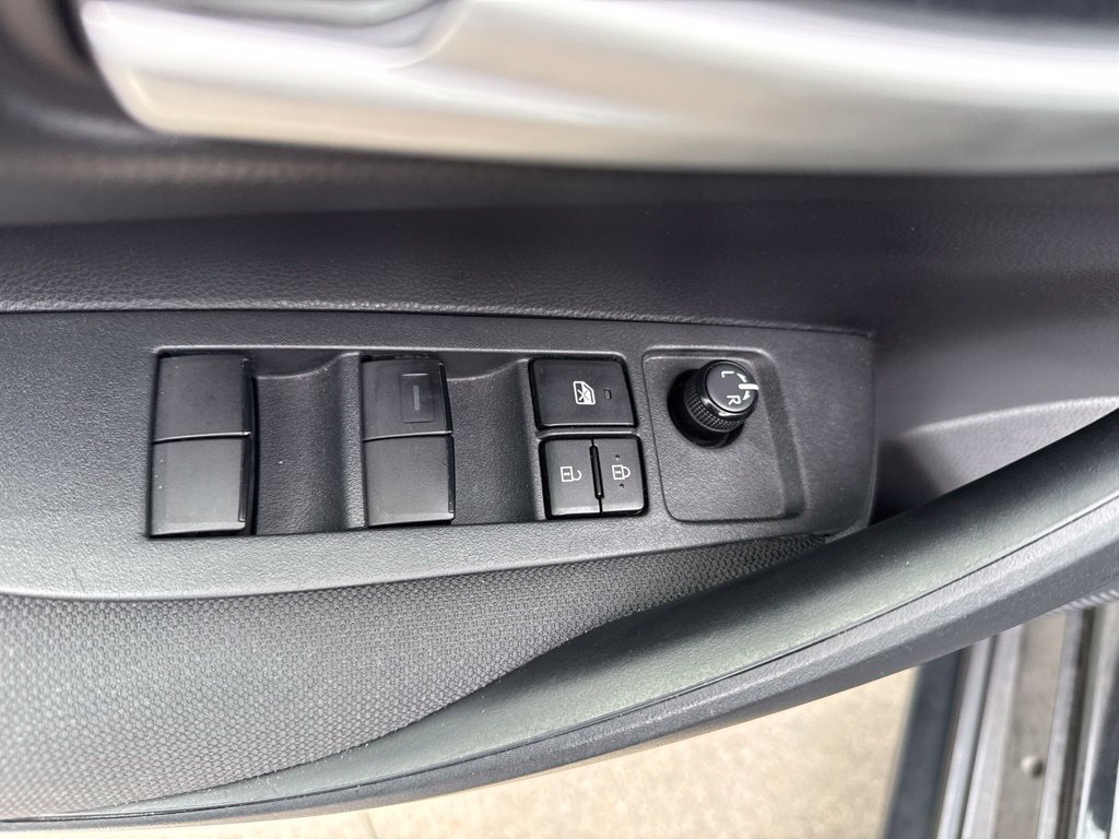 Used 2021 Toyota Corolla LE w/ Carpet Mat Package (TMS) FWD image 12