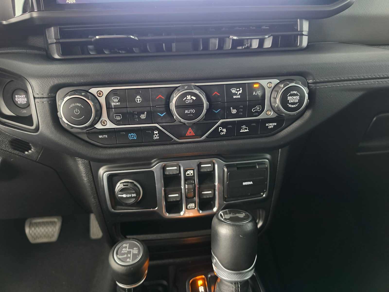 Used 2024 Jeep Wrangler High Altitude AWD/4WD image 29
