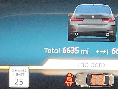 Used 2025 BMW 330i xDrive Sedan w/ Convenience Package image 17