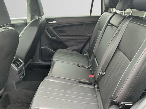 Used 2023 Volkswagen Tiguan SE AWD/4WD image 13