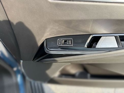 Used 2025 Cadillac Escalade Premium Luxury Platinum image 33