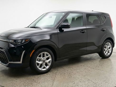 Used 2025 Kia Soul LX w/ LX Technology Package FWD image 3