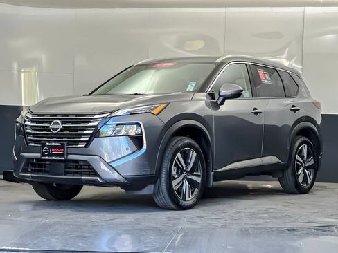 Used 2025 Nissan Rogue SL w/ Tech Package FWD image 7
