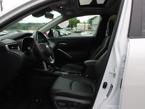 Used 2024 Toyota Corolla Cross XLE w/ Convenience Package FWD image 10