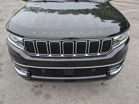 Used 2025 Jeep Wagoneer 4WD image 12