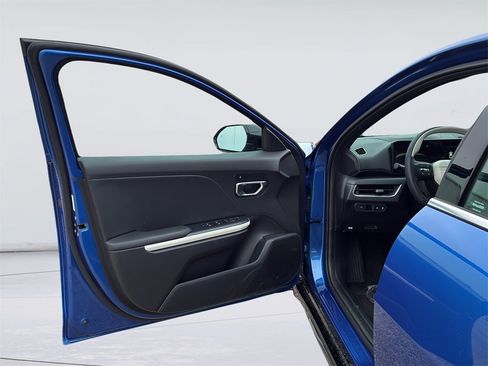 New 2025 Kia K4 GT-Line image 11