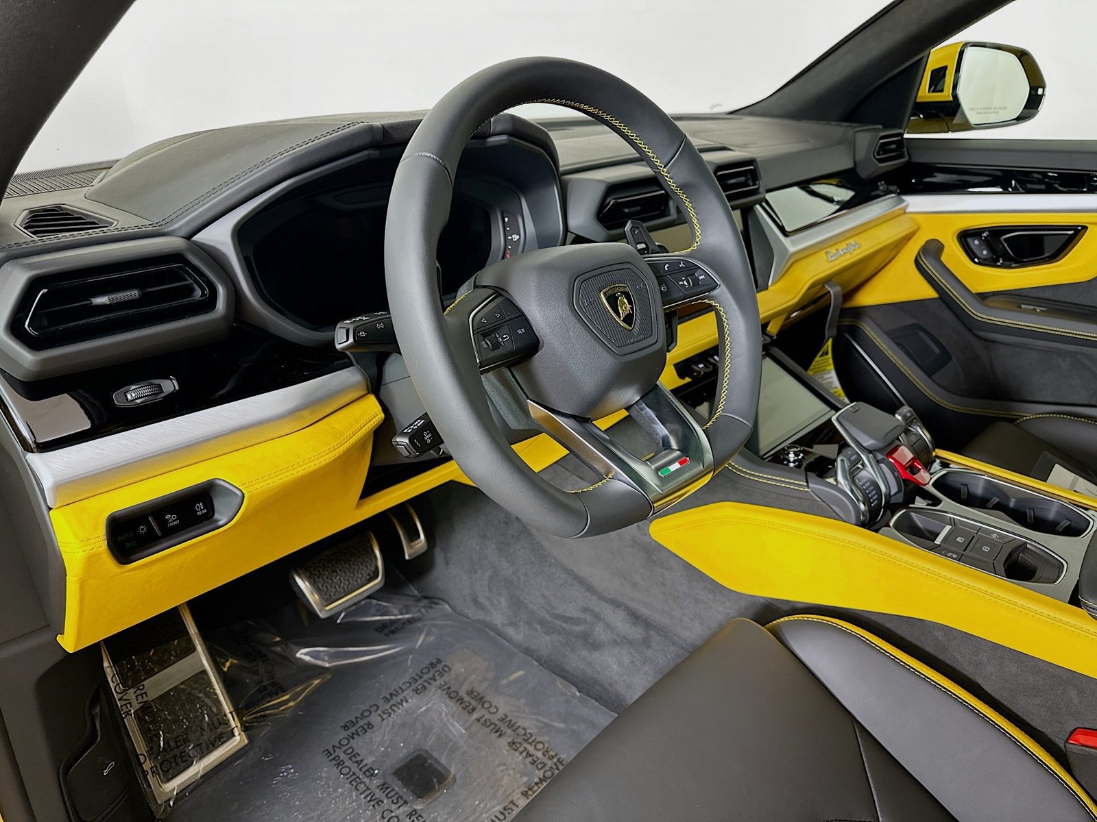 Used 2025 Lamborghini Urus S AWD/4WD image 9