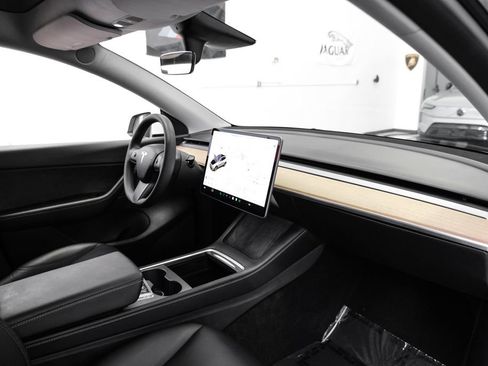 Used 2022 Tesla Model Y Long Range AWD/4WD image 13