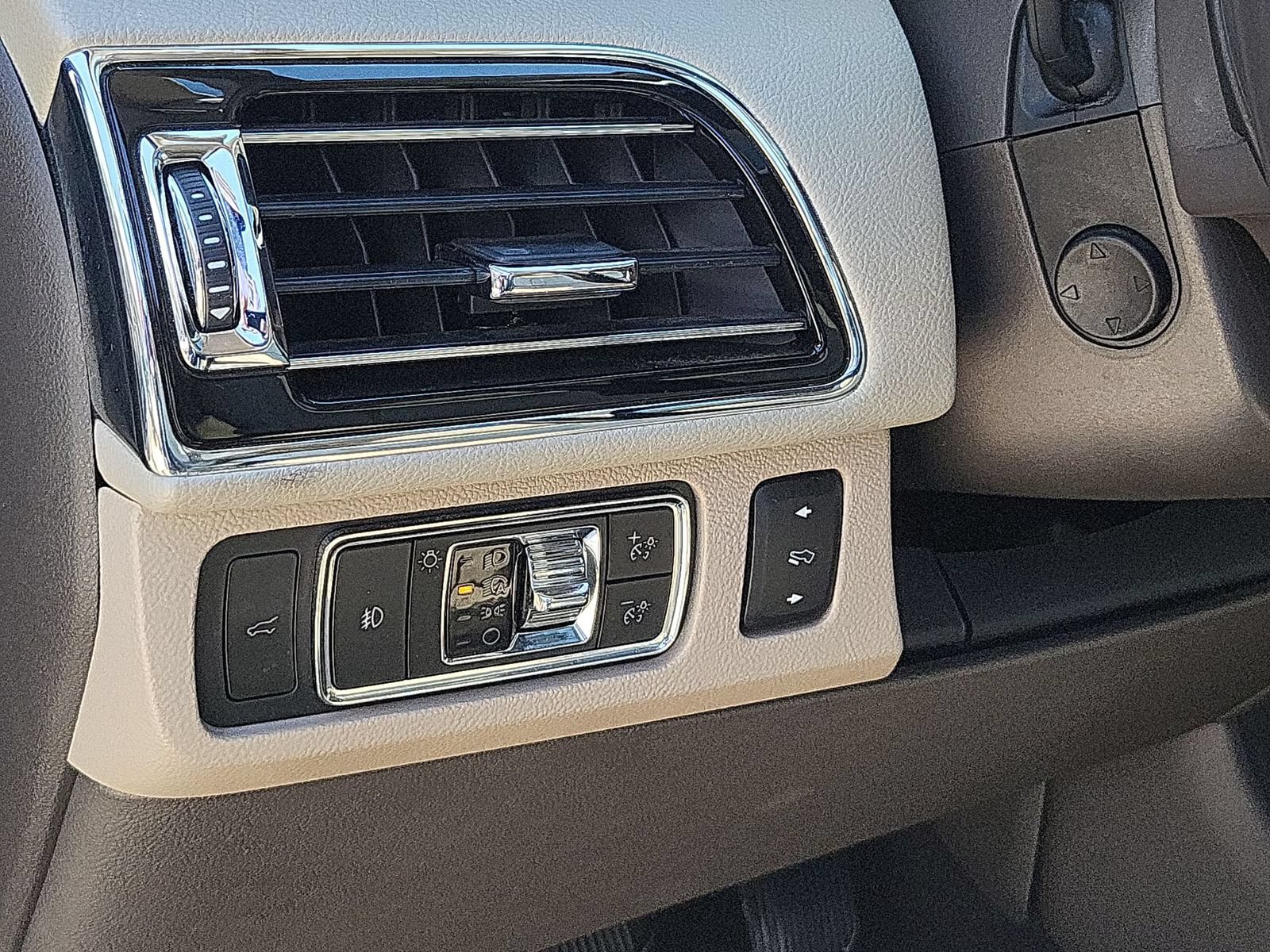 Used 2022 Lincoln Navigator Reserve AWD/4WD image 18
