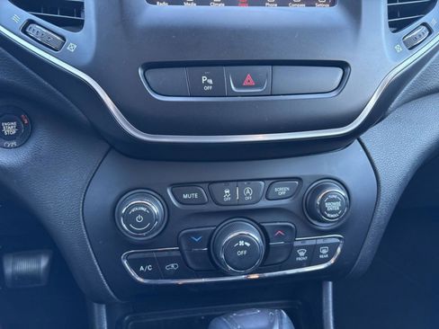 Used 2019 Jeep Cherokee Latitude Plus image 21