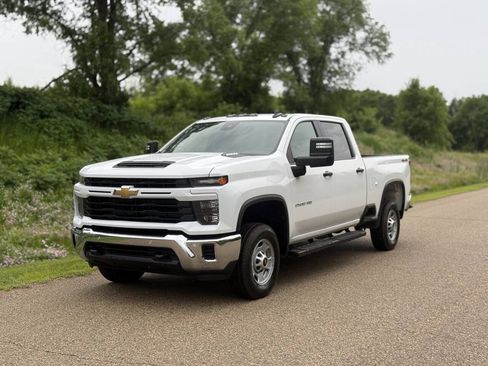 Used 2025 Chevrolet Silverado 2500 W/T w/ WT/CX Safety Package AWD/4WD image 2