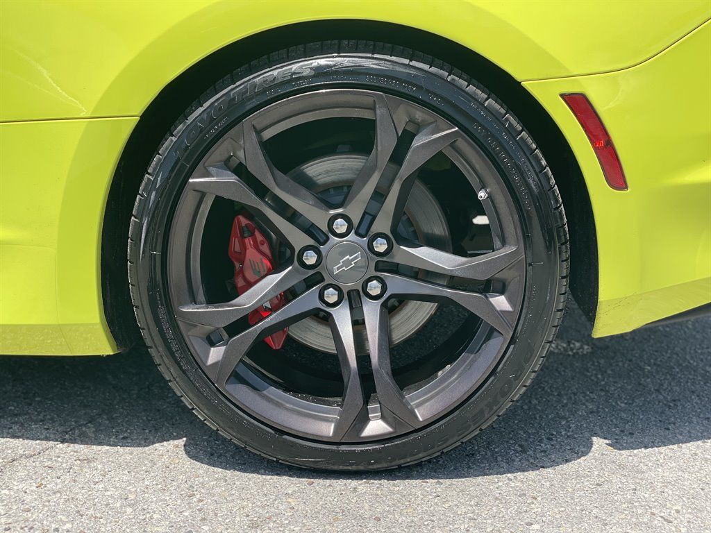 Used 2020 Chevrolet Camaro SS RWD image 30