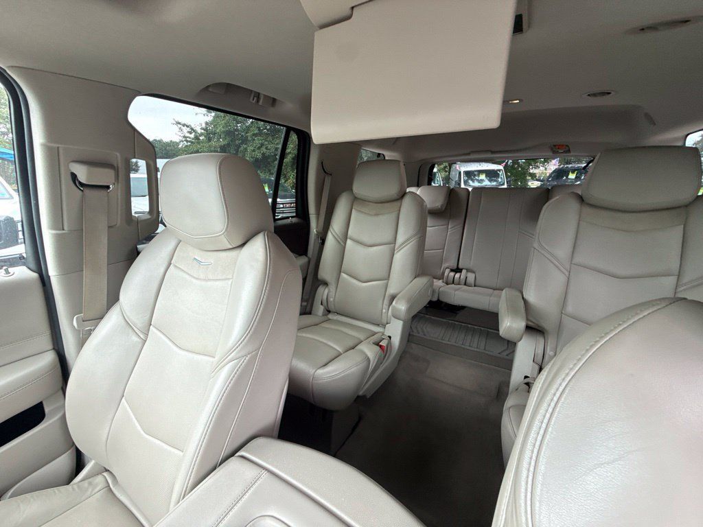 Used 2017 Cadillac Escalade Luxury AWD/4WD image 20