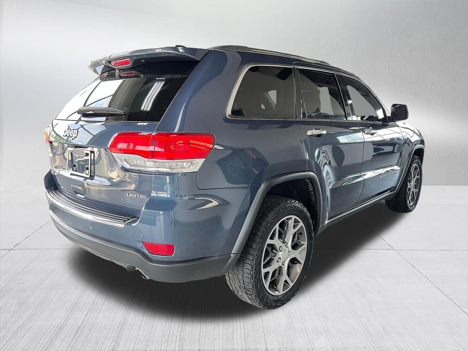Used 2019 Jeep Grand Cherokee Limited AWD/4WD image 4