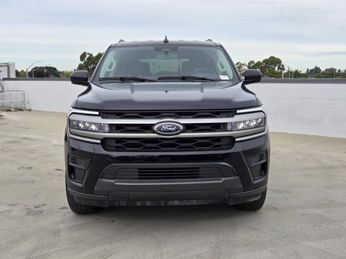 Used 2024 Ford Expedition XLT image 3
