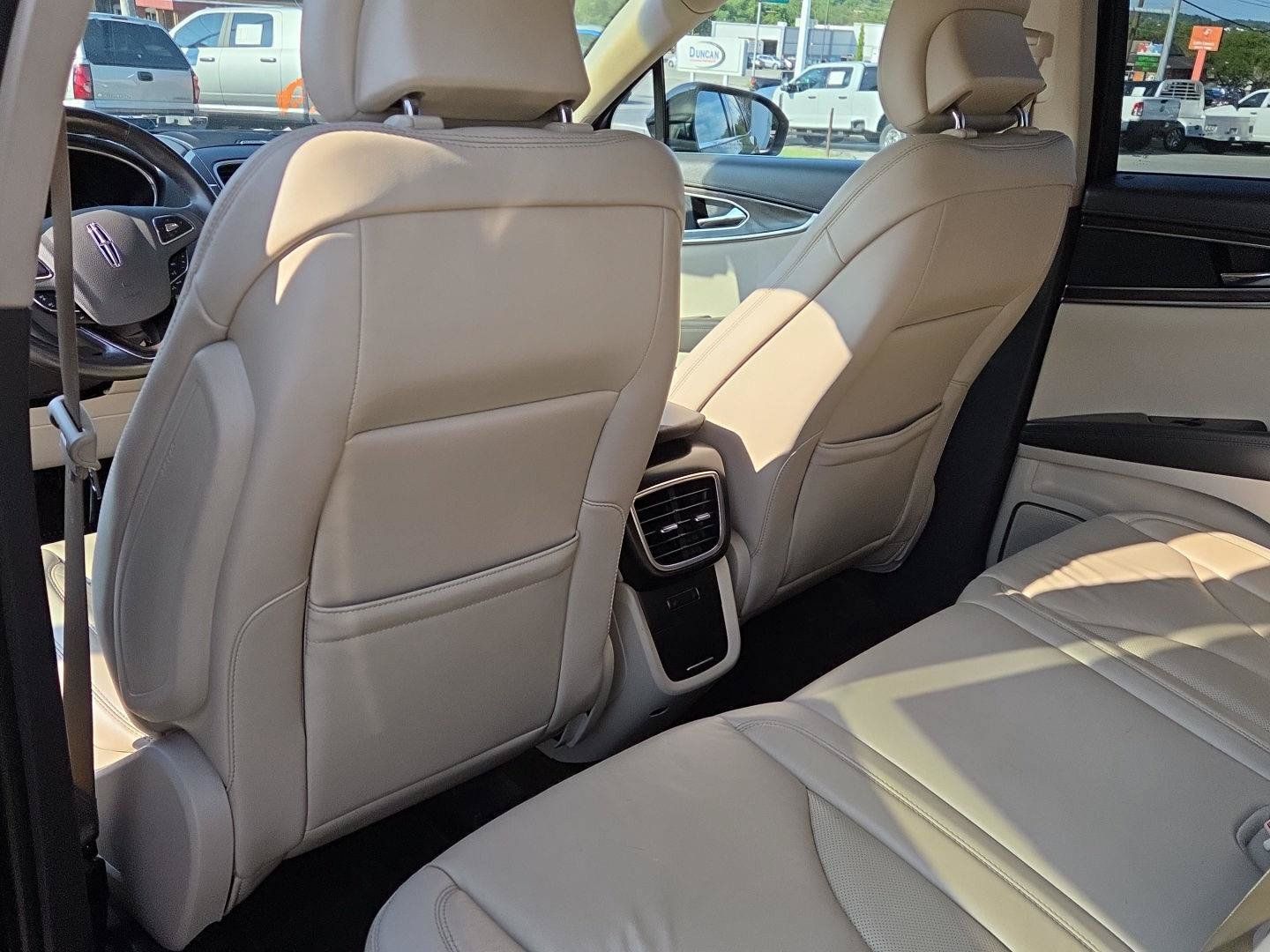Used 2018 Lincoln MKX Select w/ Select Plus Package AWD/4WD image 13