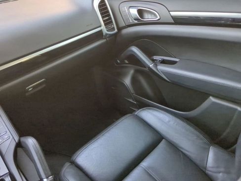 Used 2016 Porsche Cayenne AWD/4WD image 40
