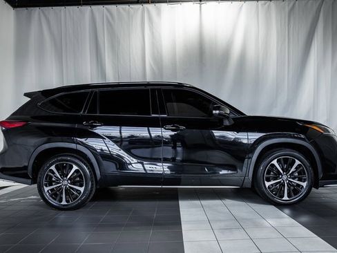 Used 2022 Toyota Highlander XSE image 3