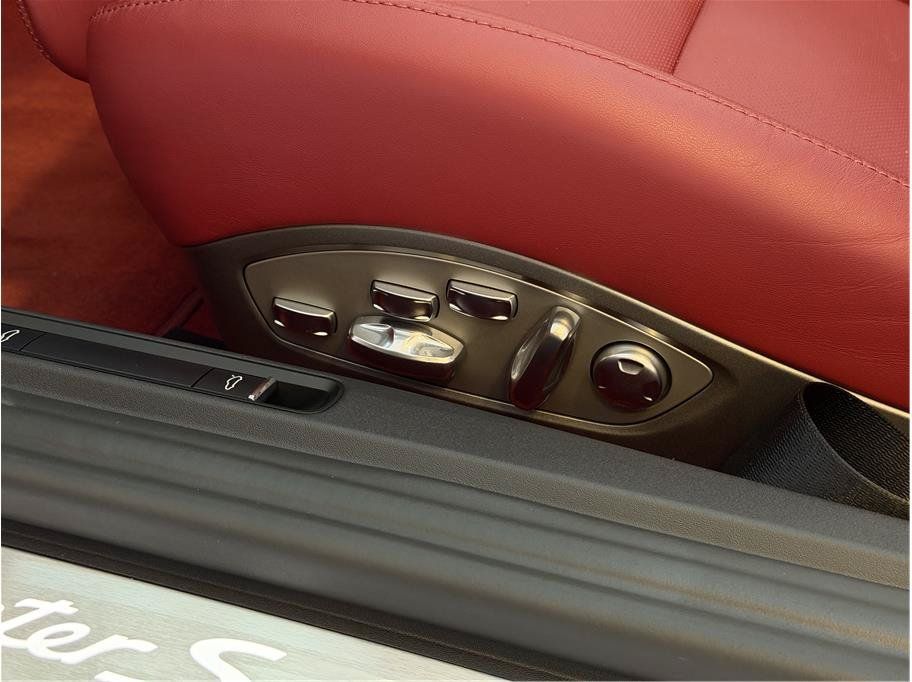 Used 2024 Porsche 718 Boxster S RWD image 25