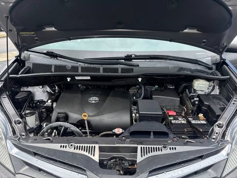 Used 2020 Toyota Sienna XLE FWD image 20