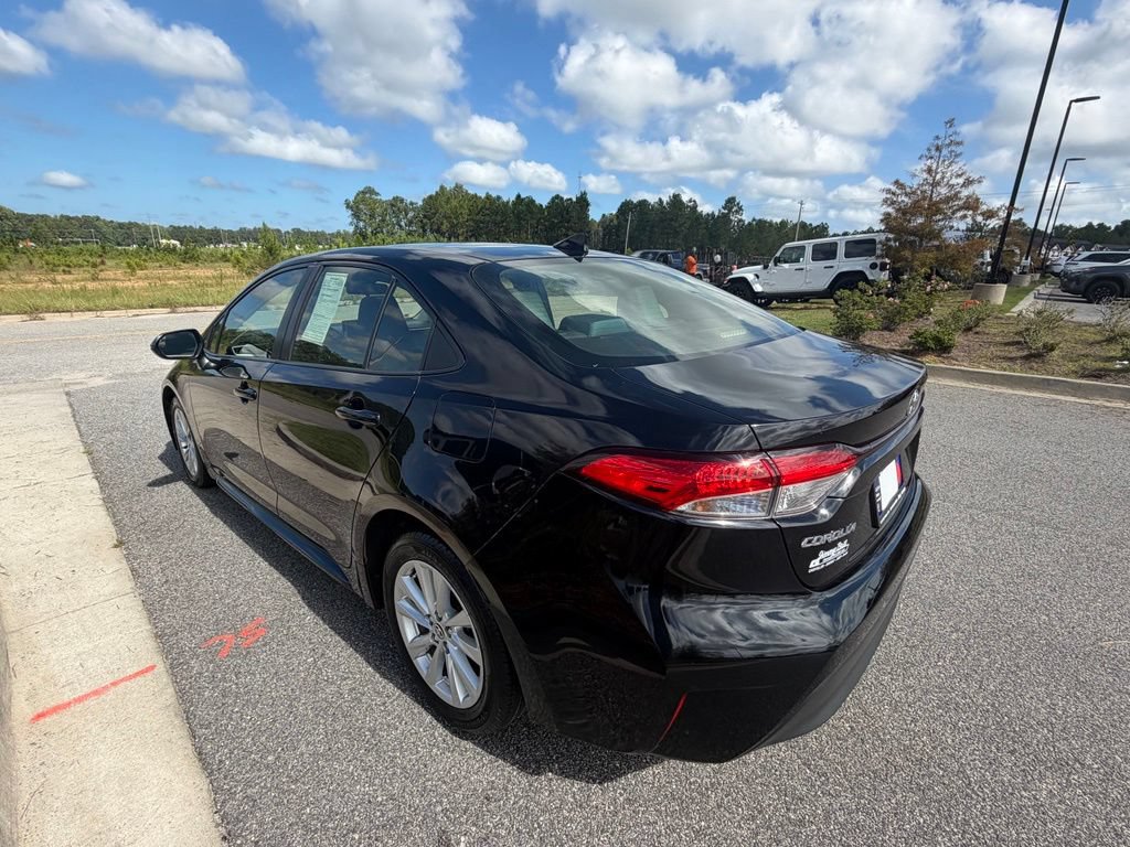 Used 2023 Toyota Corolla LE FWD image 17