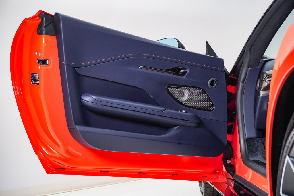 Used 2026 Aston Martin V8 Vantage Roadster RWD image 31