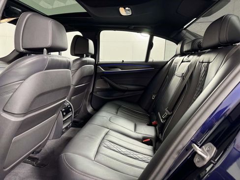 Used 2023 BMW M550i xDrive w/ Dynamic Handling Package image 33