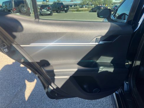 Used 2018 Toyota Camry L image 16