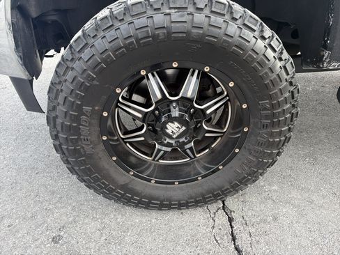 Used 2017 Ford F250 Lariat w/ Chrome Package image 11