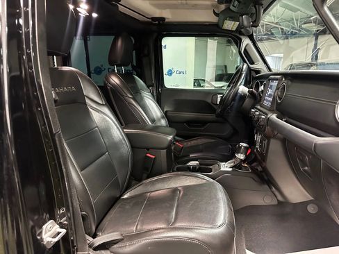 Used 2020 Jeep Wrangler Unlimited Sahara image 25