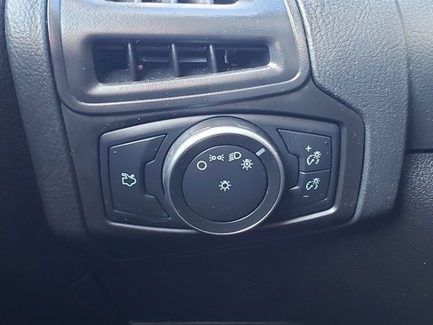 Certified 2018 Ford Focus SE image 26