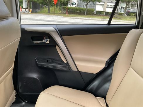 Used 2015 Toyota RAV4 Limited w/ Technology Package FWD image 15
