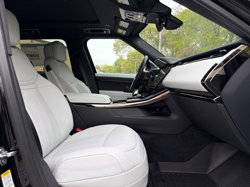 New 2026 Land Rover Range Rover Sport SE AWD/4WD image 15