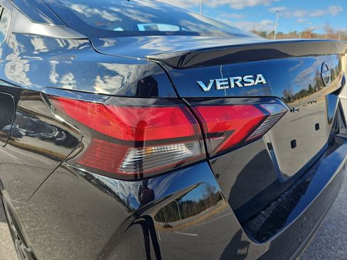Used 2025 Nissan Versa SR w/ Trunk Package image 33