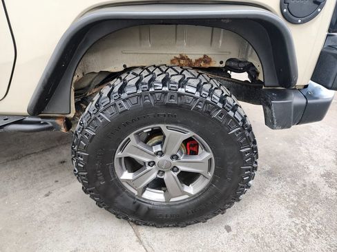Used 2017 Jeep Wrangler Rubicon AWD/4WD image 30