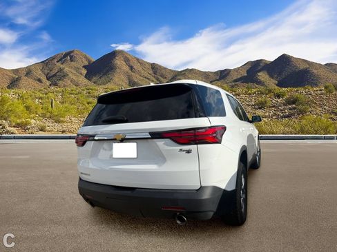 Certified 2023 Chevrolet Traverse LS FWD image 4